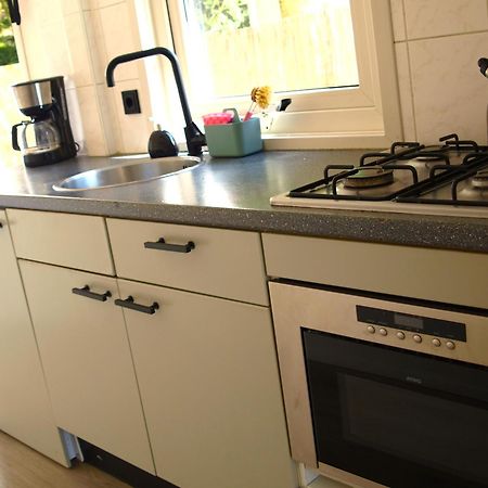Gezellig Gemoderniseerd Chalet Op De Veluwe Пюттен Экстерьер фото